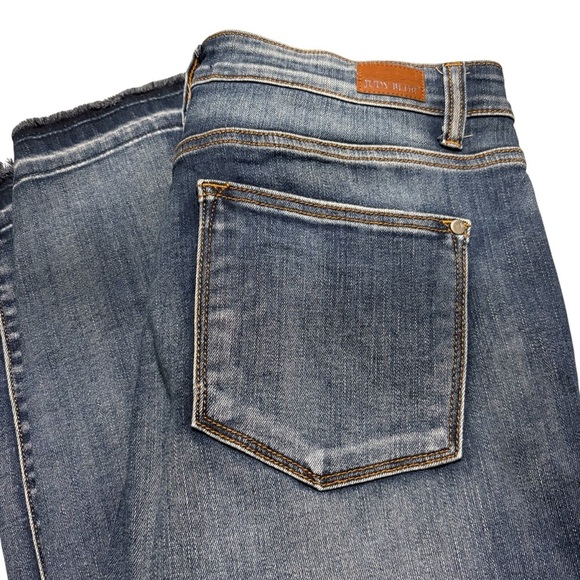 JUDY BLUE Step Hem Skinny Fit Blue Jeans Size 11/30 — Perfect for Summer!!! - Picture 5 of 9